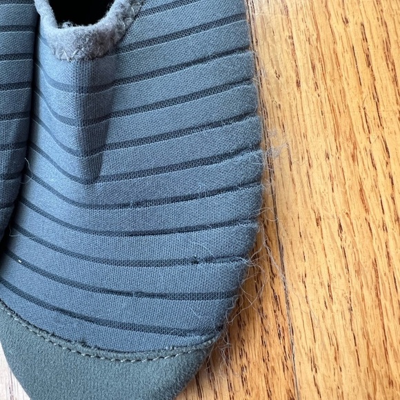 Bundle of 3 Boys Water Shoes Champion Sandals Cat & Jack Water Sneakers Size 10 - Picture 2 of 12